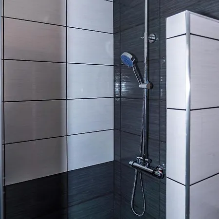 Feda Apartmanhaz Διαμέρισμα *