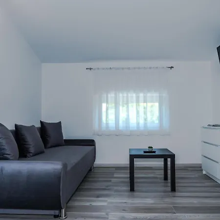 Feda Apartmanhaz Διαμέρισμα *