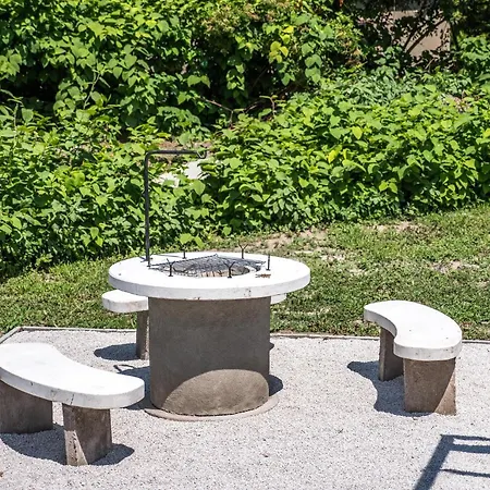 Feda Apartmanhaz Διαμέρισμα *